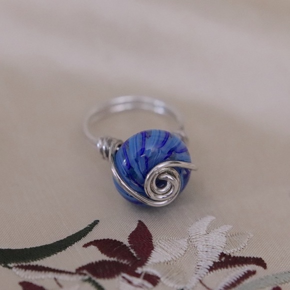 Unique Sterling Silver Swirled Blue Art Glass Ring - Size 6.5 - Picture 2 of 11